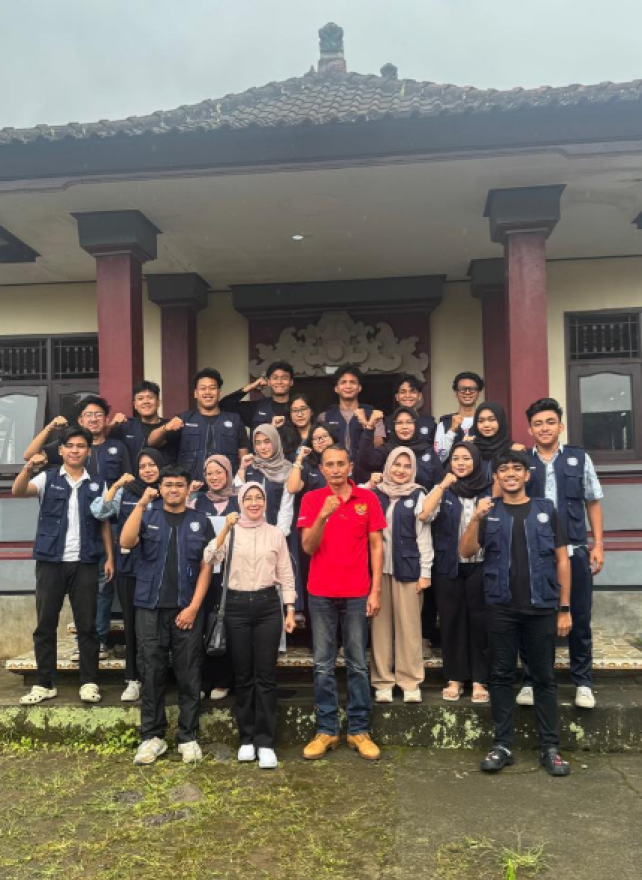 KKN UNS 325 Melaksanakan Program Kerja Pengelolaan Sampah di Desa Timpag: Inovasi Menuju Desa Mandiri dan Berkelanjutan